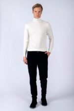 Lee Cooper Rodger Men's Trousers Black - ხარისხის და კომფორტის სრულყოფილი სინთეზია. ეს შავი მამაკაცის შარვალი შექმნილია ყოველდღიური ტარებისთვის და იდეალურია ნებისმიერი შემთხვევისთვის. დამზადებულია მაღალი ხარისხის, გამძლე მასალებისგან, რაც უზრუნველყოფს შარვლის ხანგრძლივ სიცოცხლეს და კომფორტს ტარებისას. Lee Cooper-ის ბრენდის სტანდარტების შესაბამისად, Rodger Men's Trousers Black გამოირჩევა გამორჩეული დიზაინით, რომელიც იდეალურად ერწყმის თანამედროვე სტილს. ის უზრუნველყოფს მაქსიმალურ მოხერხებულობასა და ელეგანტურობას, რაც აუცილებელია აქტიური და მოთხოვნადი ცხოვრების წესისთვის. დააჭირეთ აქ და იხილეთ შარვლების სრული კოლექცია