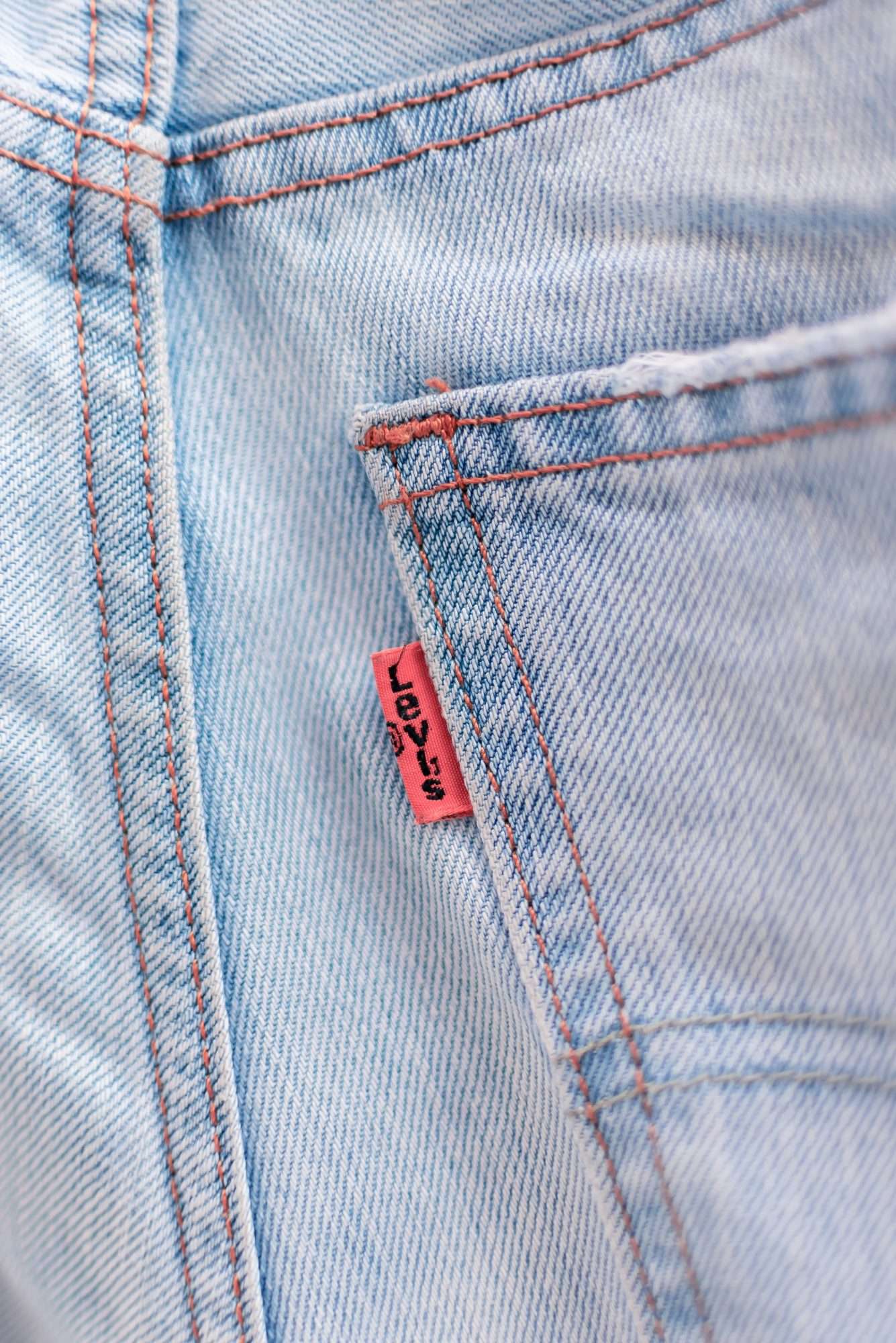 ღია ცისფერი ჯინსის შარვალი 2025ში